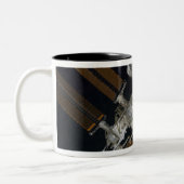 Een deel van het internationale ruimtestation 3 tweekleurige koffiemok (Links)