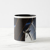 Een deel van het internationale ruimtestation tweekleurige koffiemok (Center)