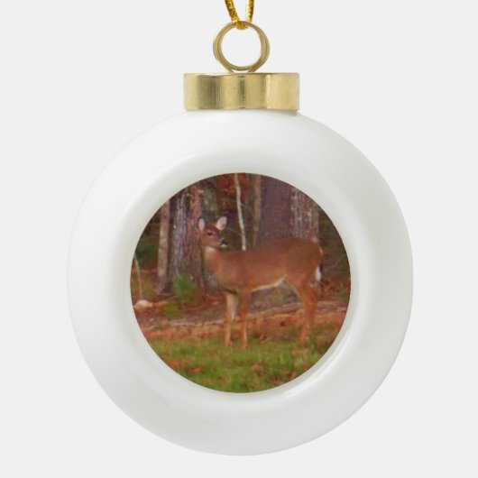Een deer in de Bossen Keramische Bal Ornament (Voorkant)