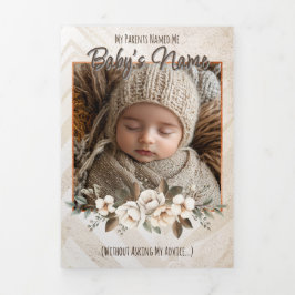 Een delicate en humoristische geboorteaankondiging drieluik kaart