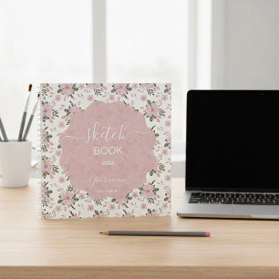 Een delicate roze bloemenschetsboek notitieboek