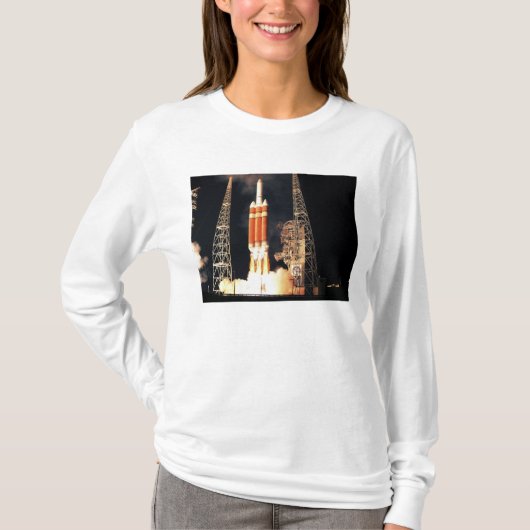 Een Delta IV - Zware raketliften uit T-shirt (Voorkant)
