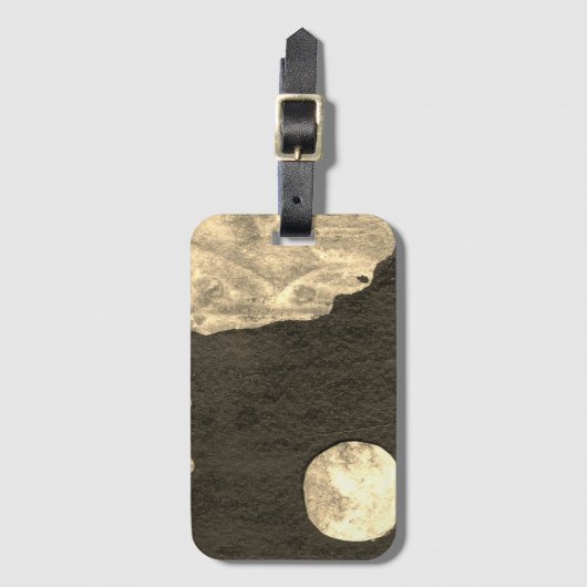 Een dicht uitzicht van fantasiewerelden en hun man bagagelabel (Voorkant (verticaal))