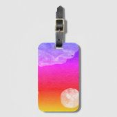 Een dicht uitzicht van fantasiewerelden en hun man bagagelabel (Voorkant (verticaal))