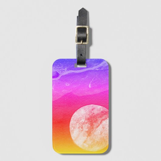 Een dicht uitzicht van fantasiewerelden en hun man bagagelabel (Voorkant (verticaal))