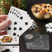 Een dicht uitzicht van fantasiewerelden en hun man pokerkaarten (Insitu)