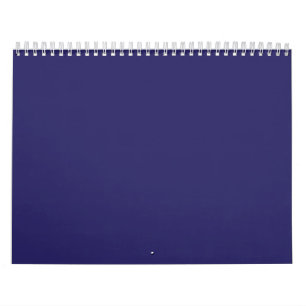 Een diep blauw decor geaccentueerd door een witte kalender