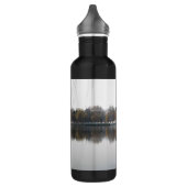 Een dierentuin in Wuhan, China. Oude Chinese stijl Waterfles (Links)