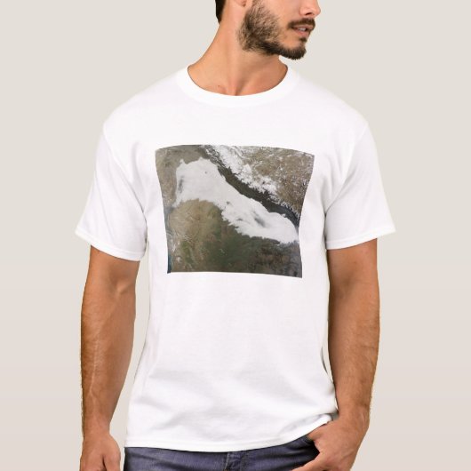Een dikke bank met lage wolken t-shirt (Voorkant)