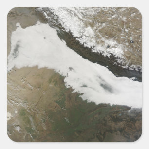 Een dikke bank met lage wolken vierkante sticker