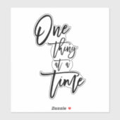 Één ding bij een Zwart Manuscript van de Citaat va Sticker (Vel)