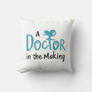 Een dokter in de maak kussen