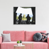 Een doos humanitaire goederen canvas afdruk (Insitu (Woonkamer))