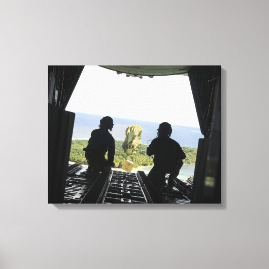 Een doos humanitaire goederen canvas afdruk (Voorkant)