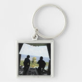 Een doos humanitaire goederen sleutelhanger (Voorkant)