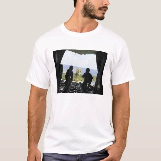 Een doos humanitaire goederen t-shirt (Voorkant)
