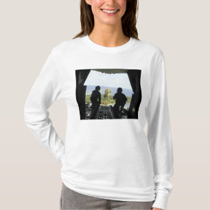 Een doos humanitaire goederen t-shirt