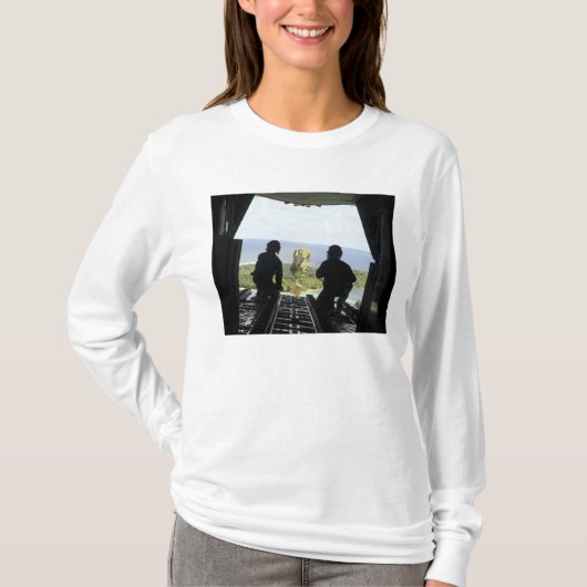 Een doos humanitaire goederen t-shirt (Voorkant)