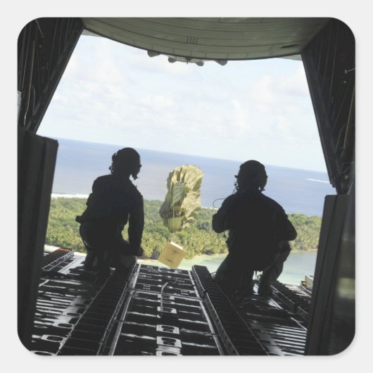 Een doos humanitaire goederen vierkante sticker (Voorkant)