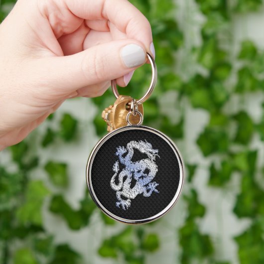 Een dragoexpressie op Black Snake Skin Print Sleutelhanger (Hand)