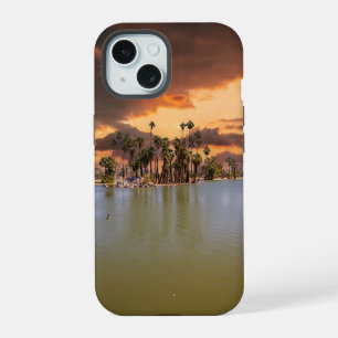 Een dramatische zonsondergang in Encanto Park iPhone 15 Case