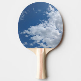 Een driehoek van wolken tafeltennisbatje