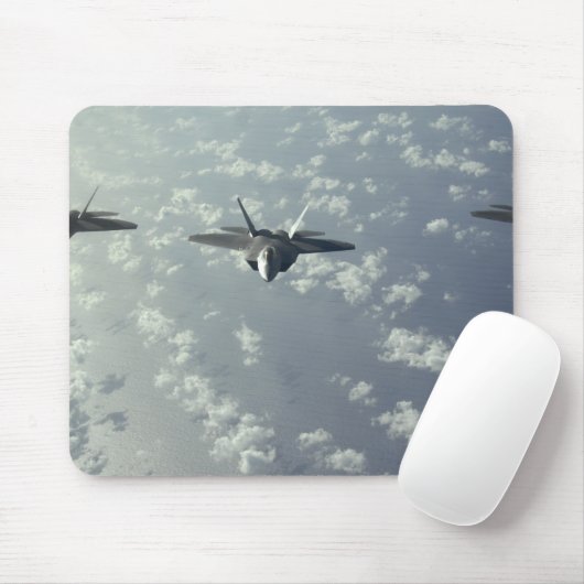 Een driepuntsformatie van F-22 Raptors Muismat (Met muis)