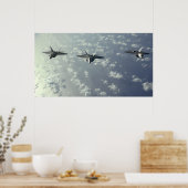 Een driepuntsformatie van F-22 Raptors Poster (Keuken)