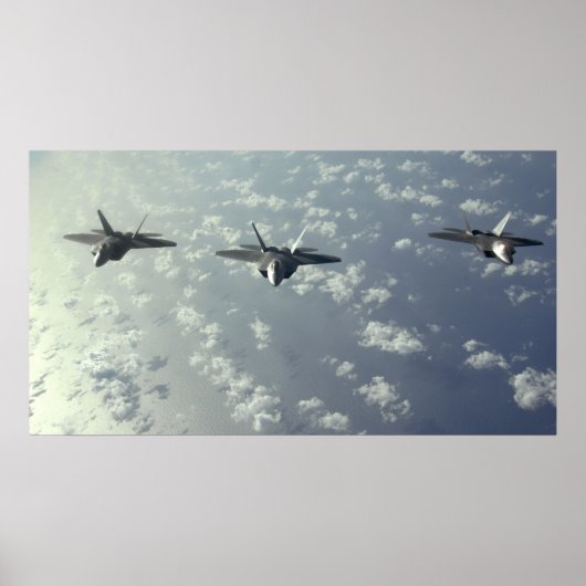 Een driepuntsformatie van F-22 Raptors Poster (Voorkant)