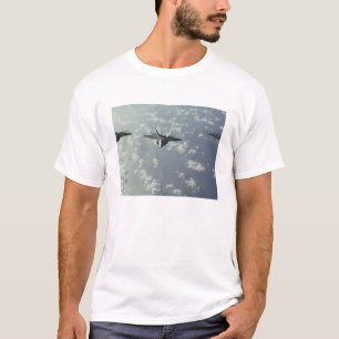 Een driepuntsformatie van F-22 Raptors T-shirt