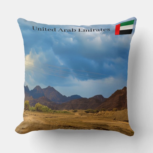 Een droog landschap onder een dramatische, bewolkt kussen (Voorkant)