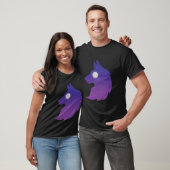 Een droomwolf in een donkere T-shirt (Unisex)
