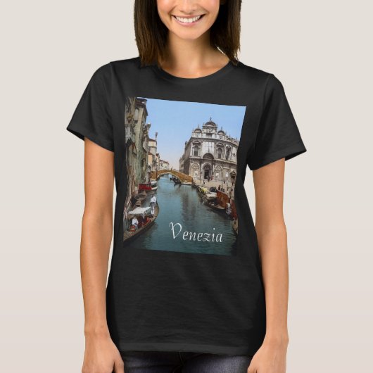 Een druk kanaal in Venetië (1900) T-shirt (Voorkant)