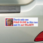 Een Dumb Blond bumpersticker. Bumpersticker (Op auto)