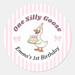 Eén Dwaas Gans Roze Boog 1e Verjaardag Ronde Sticker