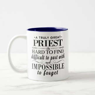 Een echt geweldige priester is moeilijk te vinden tweekleurige koffiemok
