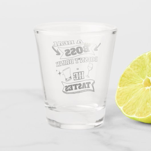 Een echte baas quote shot glas (Achterkant)