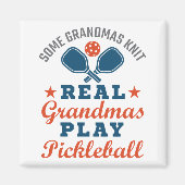 Een echte oma Knit Real Grandmas Play Pickleball Magneet (Voorkant)
