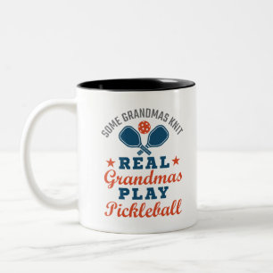 Een echte oma Knit Real Grandmas Play Pickleball Tweekleurige Koffiemok