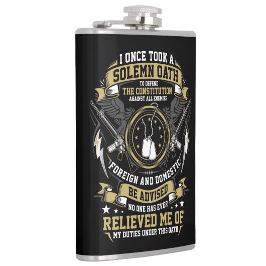 Een eed van de Oplossing om Citaat te verdedigen Heupfles (Rechts)