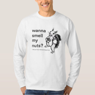 een eekhoorn die wil dat je zijn noten ruikt t-shirt