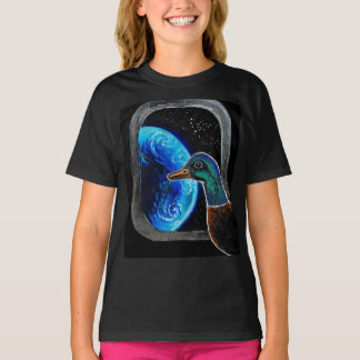 Een eend die de buitenruimte in wordt gestuurd t-shirt