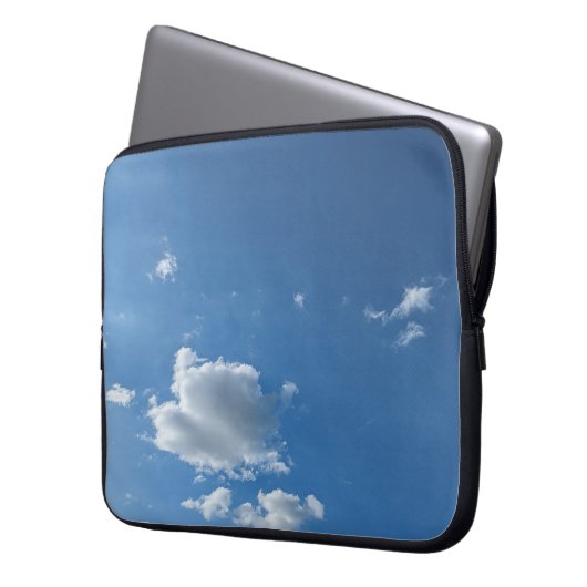 Een eenvoudige cloud laptop sleeve (Voorkant Links)