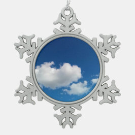 Een eenvoudige lange wolk tin sneeuwvlok ornament