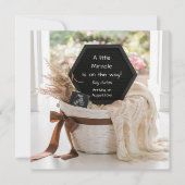 Een eenvoudige neutrale mandje zwangerschap aankon kaart (Voorkant)