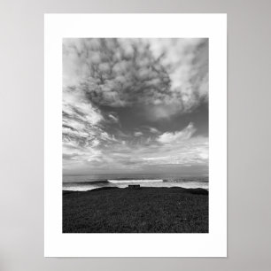 Een eenzame bank zwart-wit fotografie poster