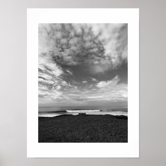 Een eenzame bank zwart-wit fotografie poster (Voorkant)