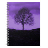 Een eenzame boom, een Paars Natuur landschap Notitieboek (Voorkant)