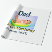 Een eerste verjaardag foto moderne naam datum toev cadeaupapier (Uitgerold)