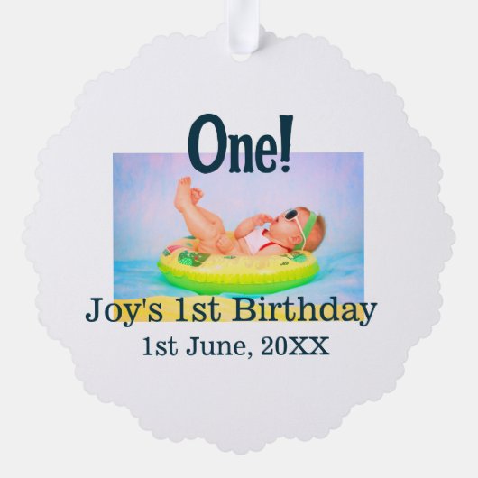 Een eerste verjaardag foto moderne naam datum toev ornament kaart (Achterkant)